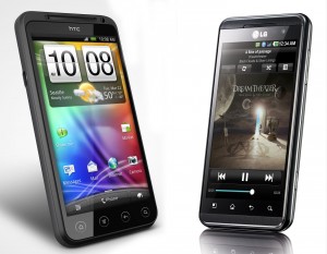 Le HTC Evo 3D, à gauche, dépasse le LG Optimus 3D sur certains tableaux. Le HTC Evo 3D, à gauche, dépasse le LG Optimus 3D sur certains tableaux.