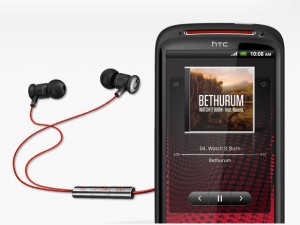 Le HTC Sensation XE et ses écouteurs beats by dr.dre Monster. Le HTC Sensation XE et ses écouteurs beats by dr.dre Monster.