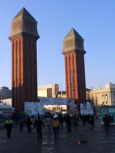 Les derniers préparatifs à l'entrée du MWC de Barcelone dimanche vers 08h30. Les derniers préparatifs à l'entrée du MWC de Barcelone dimanche vers 08h30.