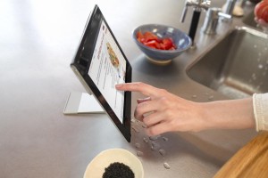 Etanche, la Sony Xperia Tablet S à la cuisine. Etanche, la Sony Xperia Tablet S à la cuisine.