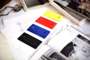 Le HTC 8X: un design coloré et réussi. Le HTC 8X: un design coloré et réussi.