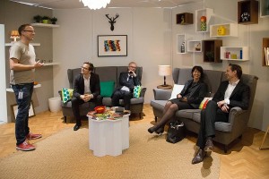 Google fête ses dix ans en Suisse avec Doris Leuthard. Google fête ses dix ans en Suisse avec Doris Leuthard.