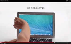 Inutile d'essayer de détacher l'écran de son MacBook Air...