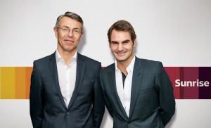 Le champion de tennis Roger Federer en compagnie de Libor Voncina, CEO de Sunrise.