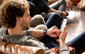 La TV est plus chronophage que le smartphone, selon Samsung. La TV est plus chronophage que le smartphone, selon Samsung.