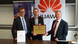 Felix Kamer (Huawei Suisse), René Hüsler et Bernhard Hämmerli (HSLU). Felix Kamer (Huawei Suisse), René Hüsler et Bernhard Hämmerli (HSLU).