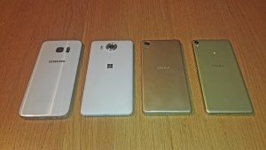 Samsung Galaxy S7, Lumia 950, Sony Xperia Performance et XA. Samsung Galaxy S7, Lumia 950, Sony Xperia Performance et XA.