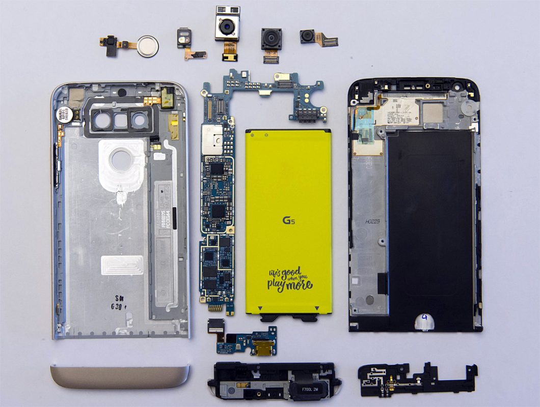Un éclaté du LG G5. Un éclaté du LG G5.