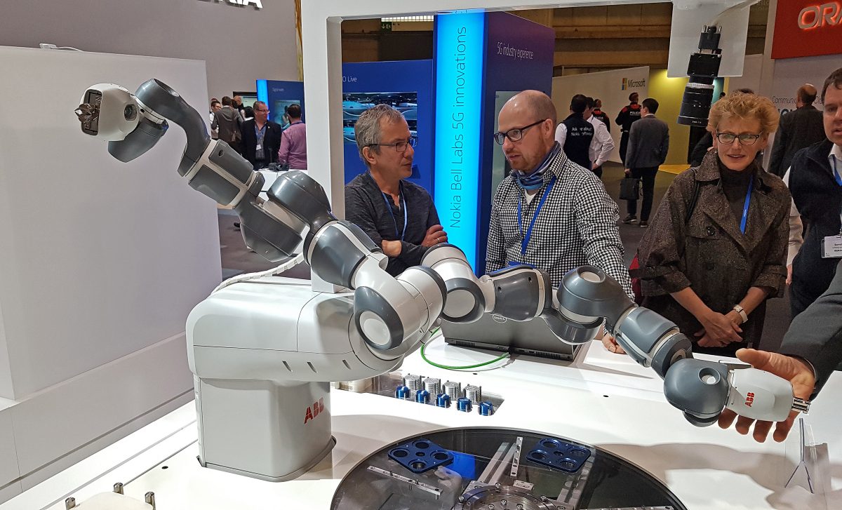 Un robot d'ABB destiné à être connecté en 5G sur les antennes de Nokia.