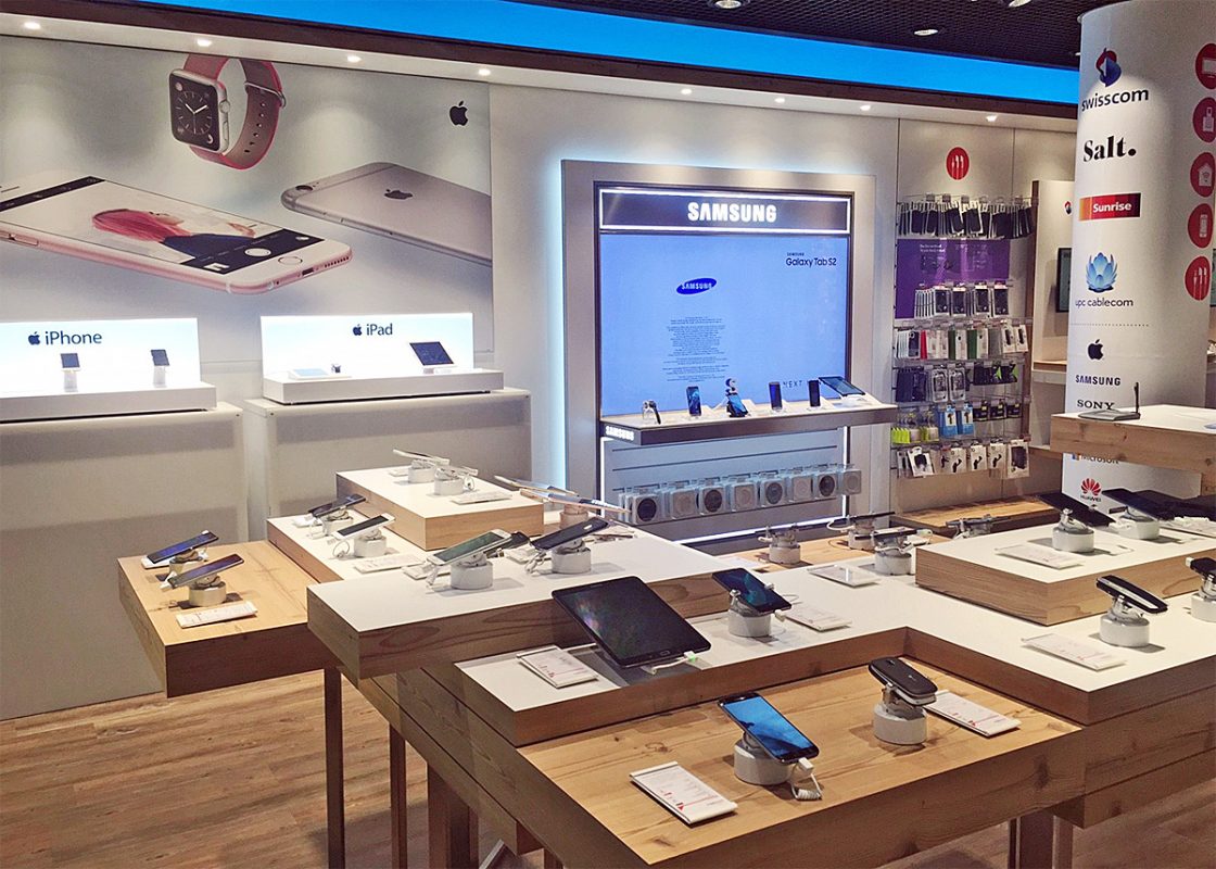 Mobilezone, plus gros revendeur indépendant de smartphones en Suisse, a tiré son épingle du jeu en 2016. Il vend surtout Apple, Samsung et Huawei... Mobilezone, plus gros revendeur indépendant de smartphones en Suisse, a tiré son épingle du jeu en 2016. Il vend surtout Apple, Samsung et Huawei...
