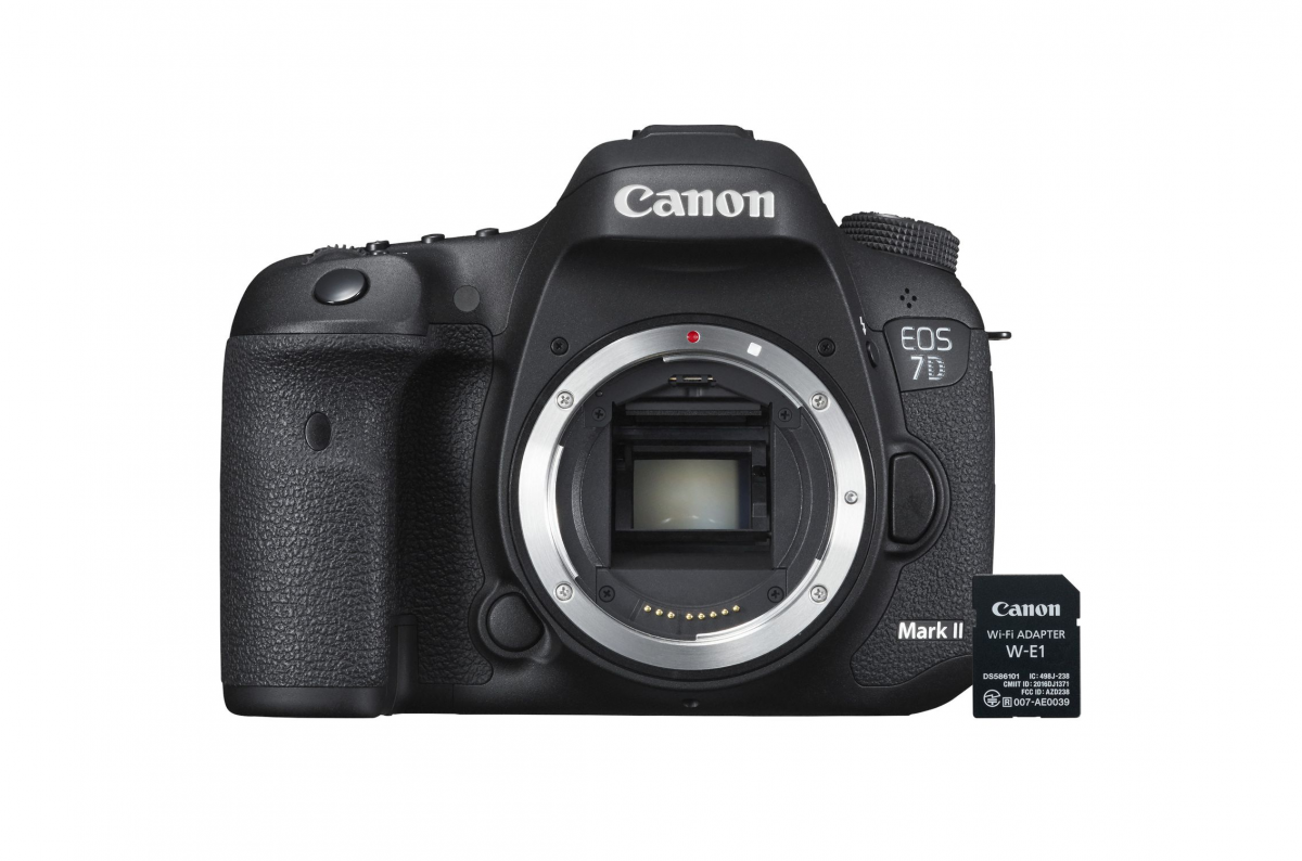 Avec sa carte SD Wi-Fi Adapter W-E1, Canon comble le manque le plus incompréhensible de son fameux EOS 7D Mark II: test positif après la mise à jour vers le firmware 1.1.1. Avec sa carte SD Wi-Fi Adapter W-E1, Canon comble le manque le plus incompréhensible de son fameux EOS 7D Mark II: test positif après la mise à jour vers le firmware 1.1.1.