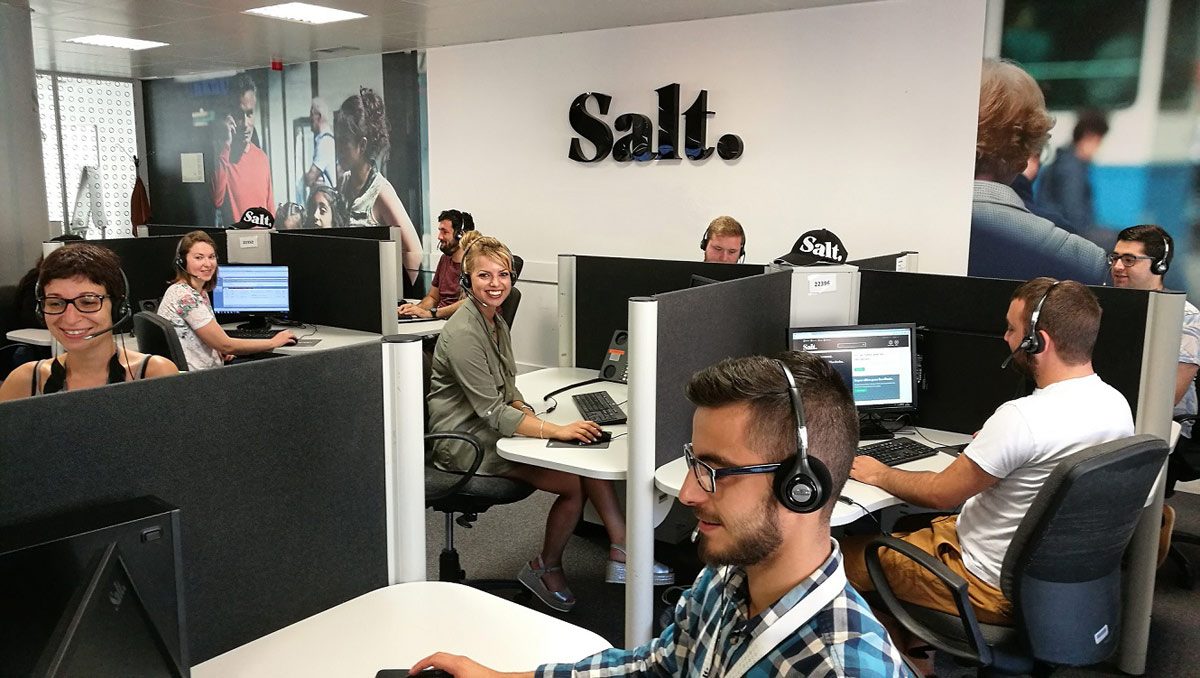 Des employés d'un centres d'appels de Salt. Des employés d'un centres d'appels de Salt.