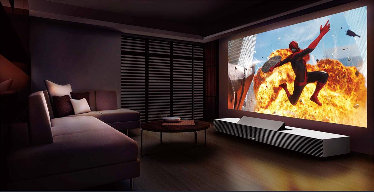 Le projecteur Sony LSPX-W1S peut se plaquer contre le mur de projection. Le projecteur Sony LSPX-W1S peut se plaquer contre le mur de projection.