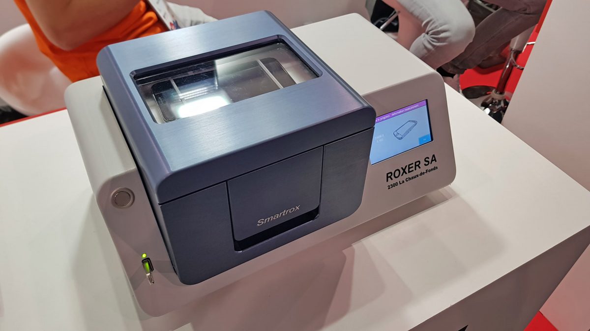 Le Suisse Roxer vient en aide aux fabricants de smartphones en quête d'étanchéité. Le Suisse Roxer vient en aide aux fabricants de smartphones en quête d'étanchéité.