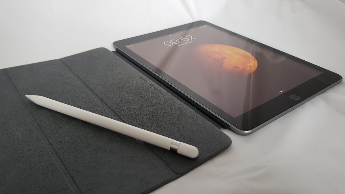 Le nouvel iPad, 6e du nom, avec l’Apple Pencil.