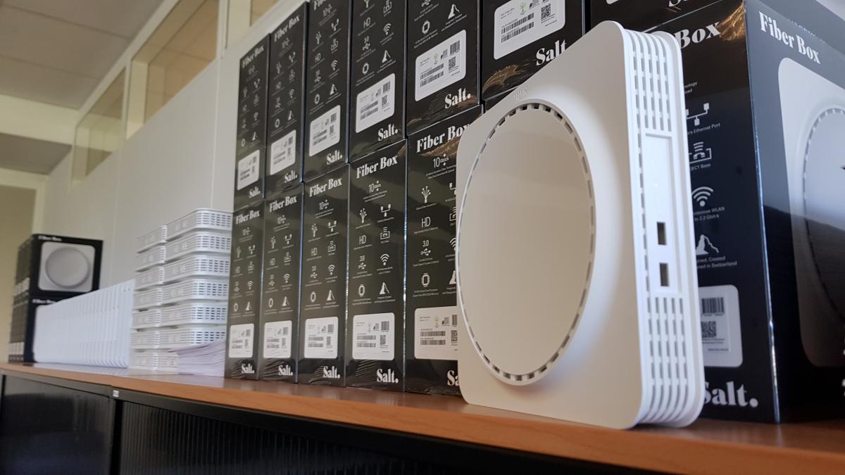 Surfer à 10 gigabit/sec? Banal avec la Salt Fiber Box. Surfer à 10 gigabit/sec? Banal avec la Salt Fiber Box.