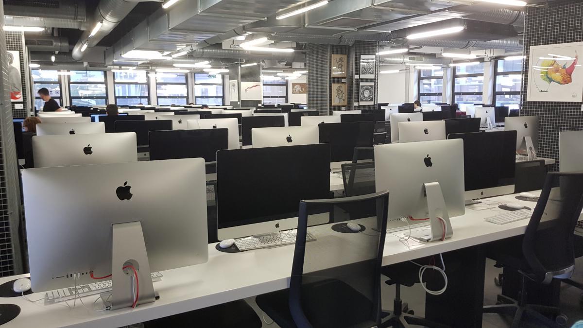Une des salles de travail d’Ecole 42 à Paris. Une des salles de travail d’Ecole 42 à Paris.