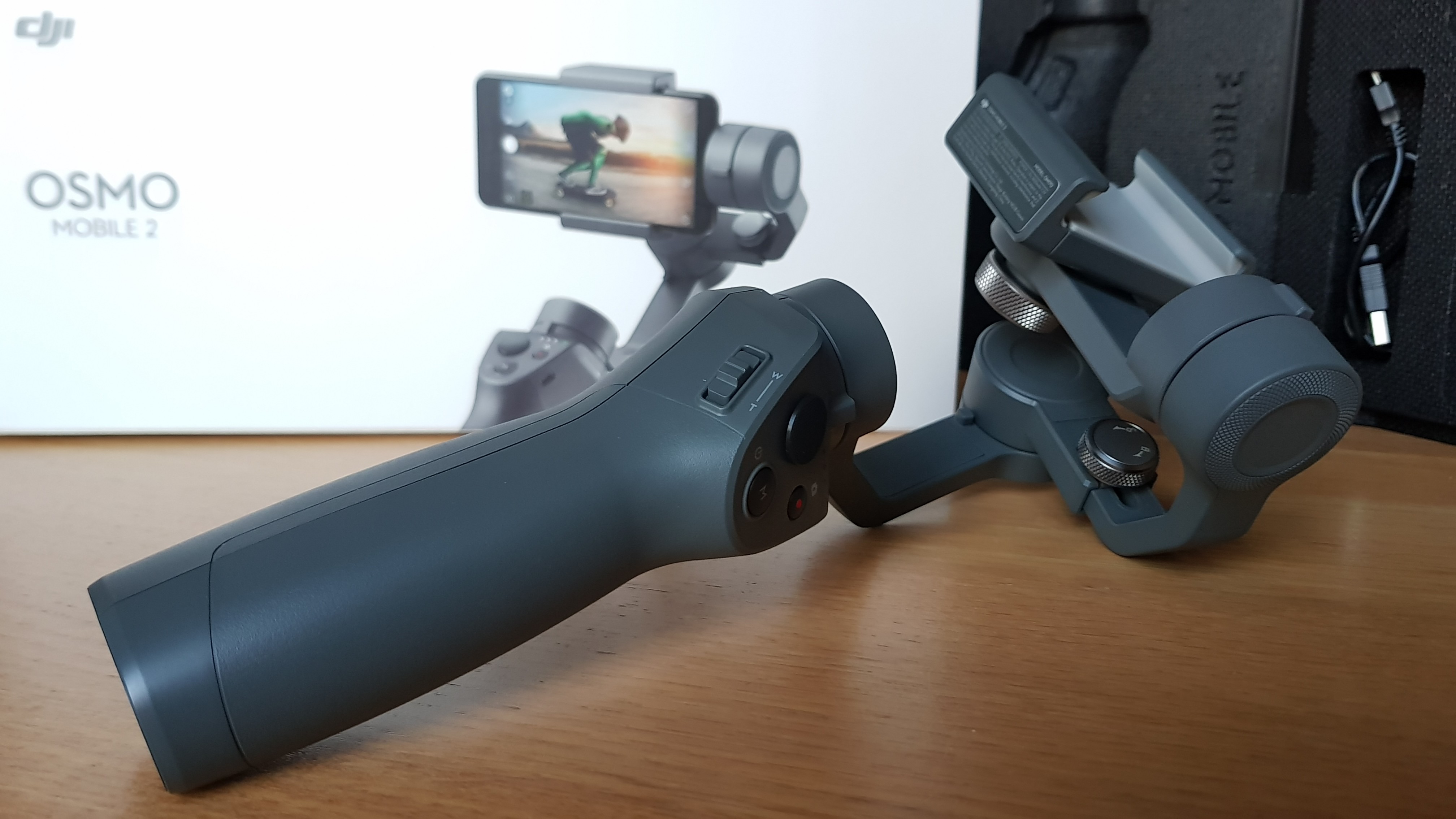 Dji Osmo Mobile 2: un ensemble plutôt volumineux. Dji Osmo Mobile 2: un ensemble plutôt volumineux.
