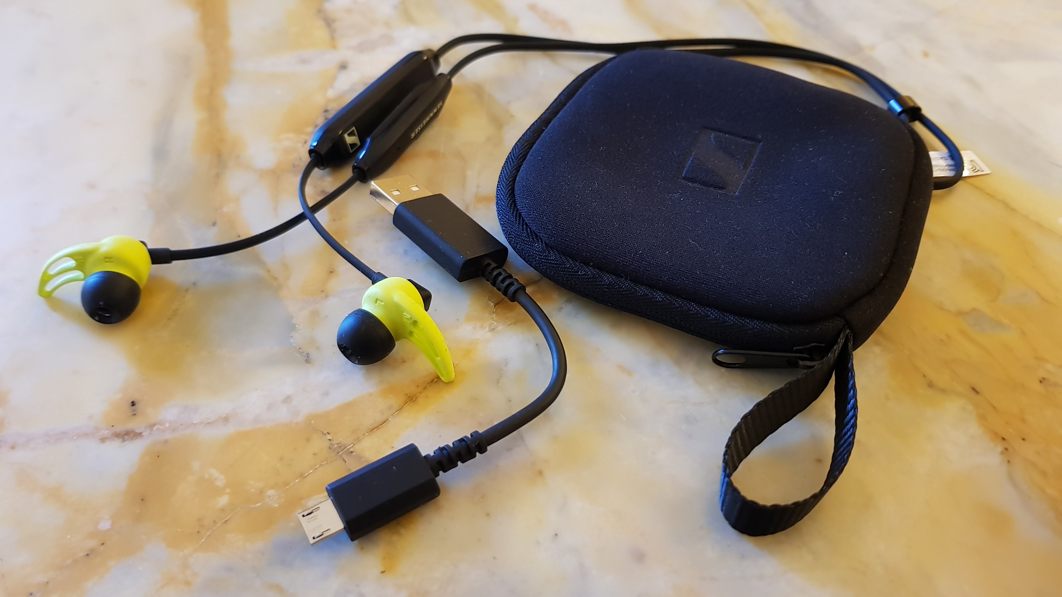 Peut On Mettre Un Casque Sur Des Appareil Auditif Musique: le test des écouteurs ultra-légers CX Sport de Sennheiser