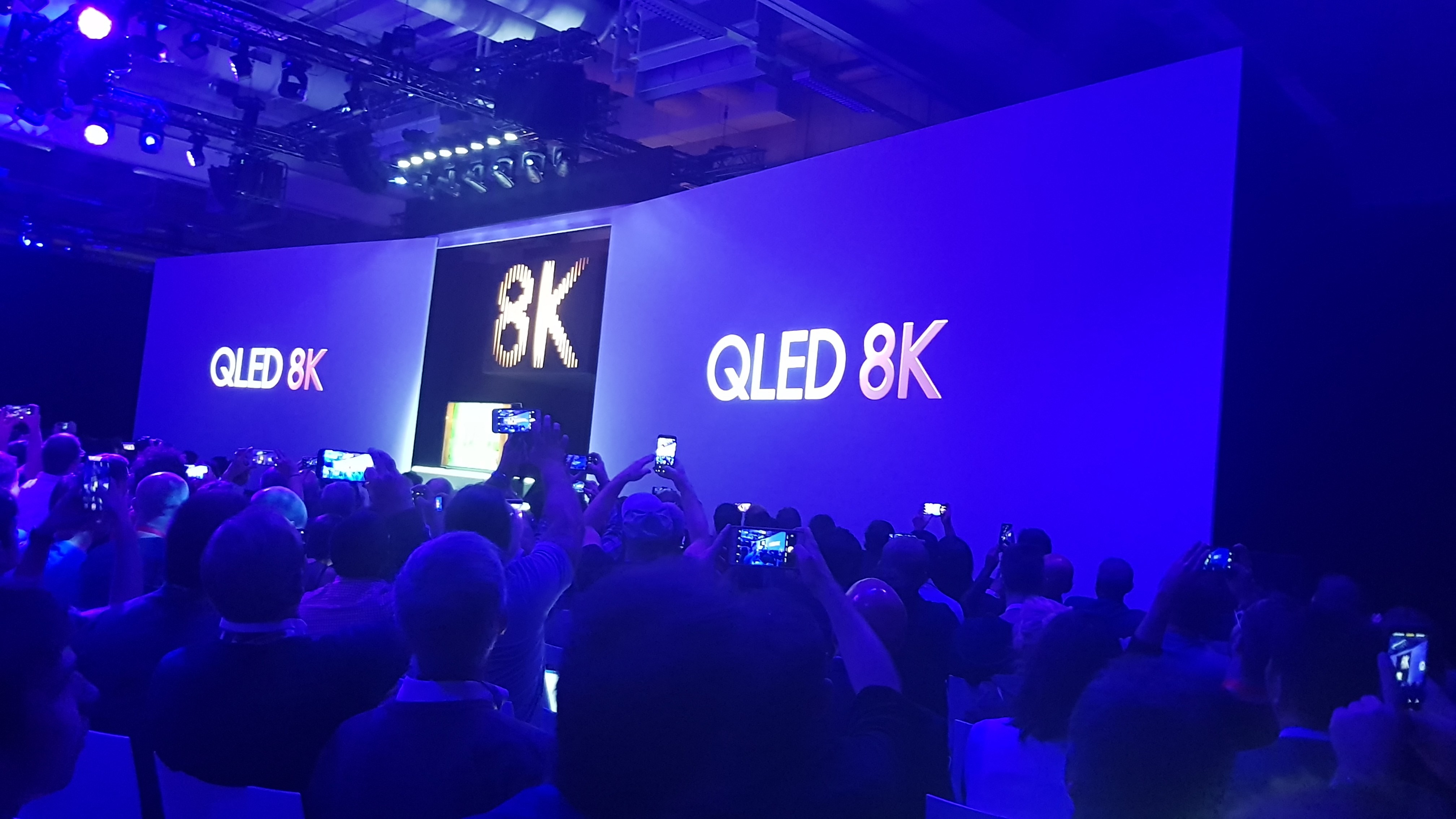 Samsung s'aventure déjà commercialement sur le marché futuriste de la 8K... Samsung s'aventure déjà commercialement sur le marché futuriste de la 8K...