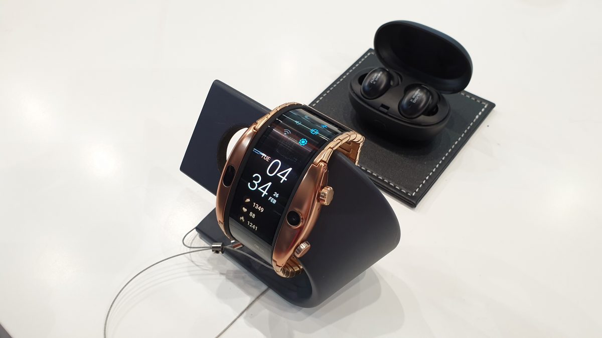 La montre flexible Nubia Alpha.