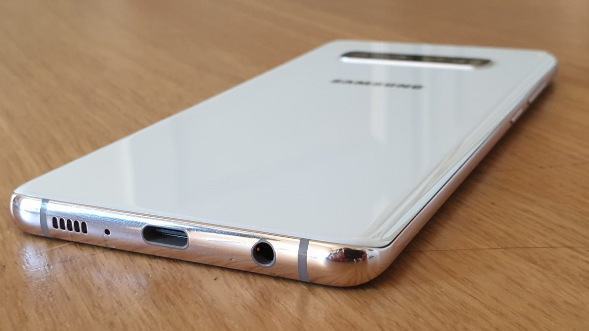 Samsung Galaxy S10+ : la finition blanche en céramique.