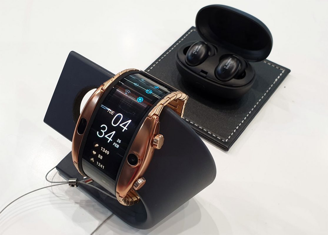 La montre à écran flexible Nubia Alpha.