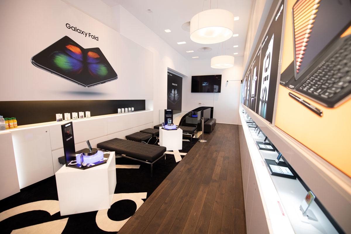 Samsung a orchestré une opération d'envergure pour lancer son Galaxy Fold. Samsung a orchestré une opération d'envergure pour lancer son Galaxy Fold.