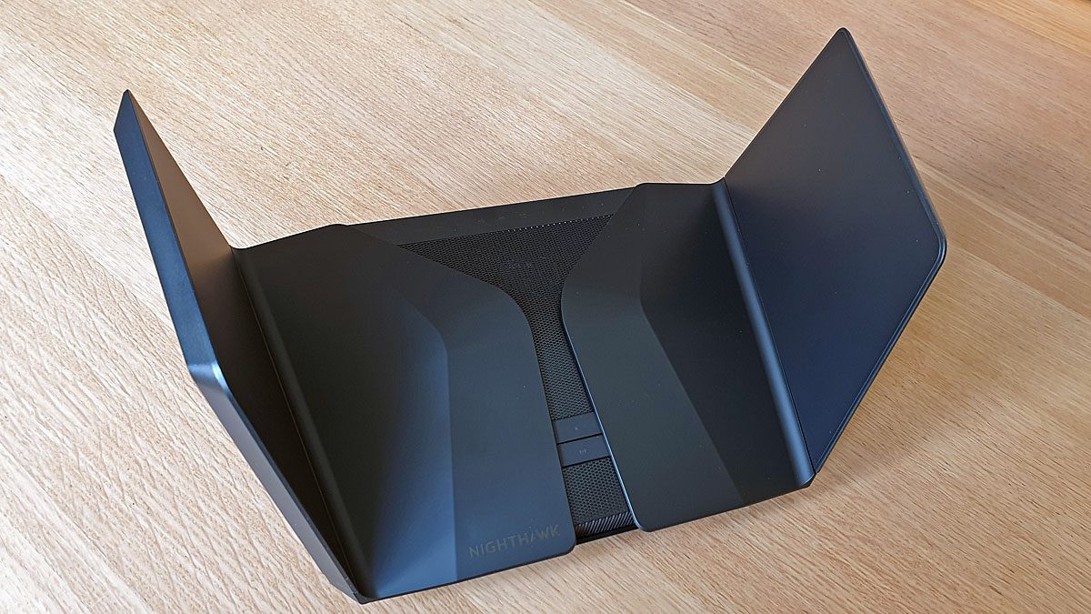 Le Netgear Nighthawk AX12 (Model RAX 120) est compatible Wi-Fi 6.