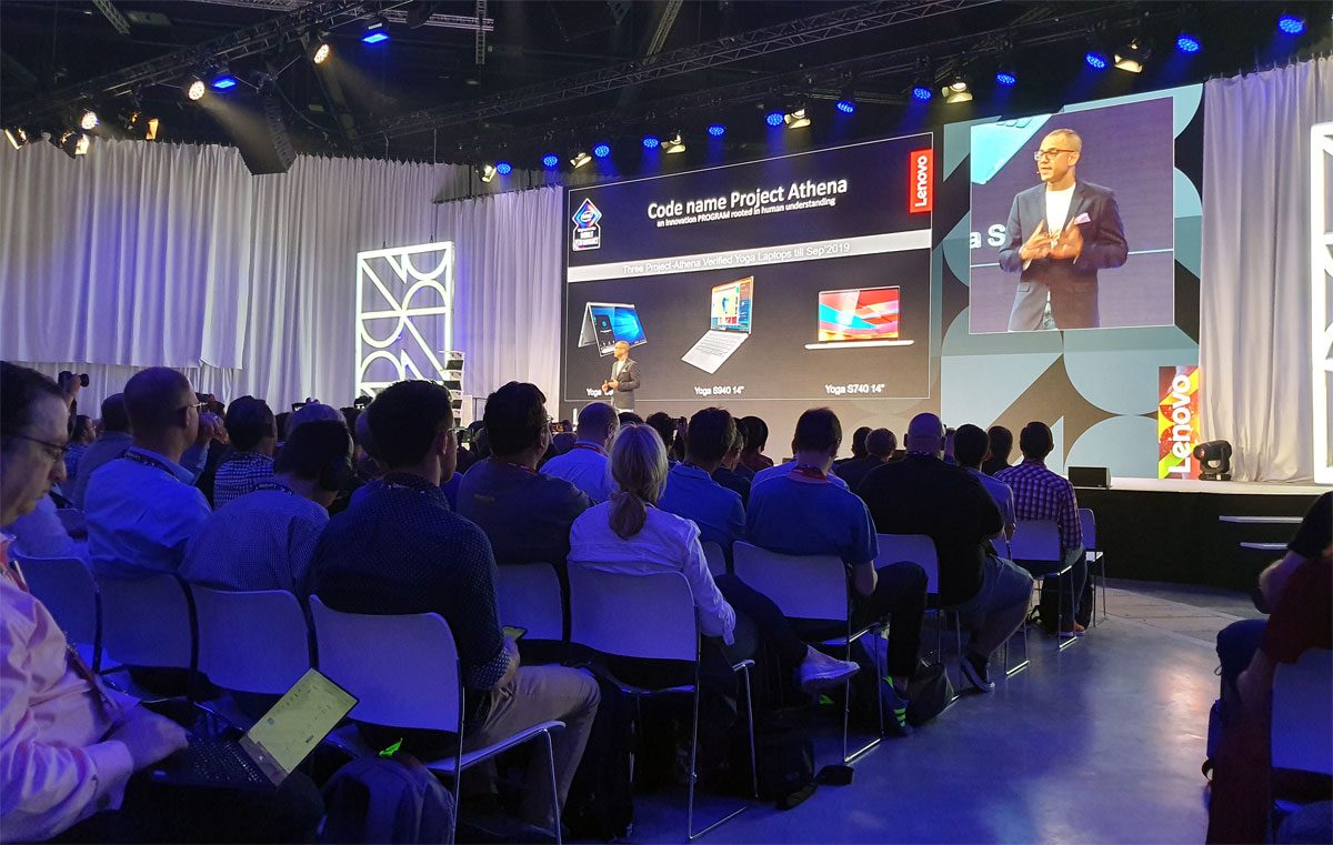 Le nouveau Motorolaone, par Lenovo. Lenovo a dévoilé cinq nouveaux Yoga.