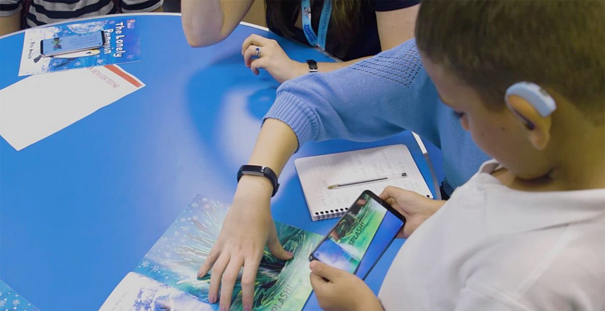 StorySign par Huawei, existe aussi en Suisse romande. StorySign par Huawei, existe aussi en Suisse romande.