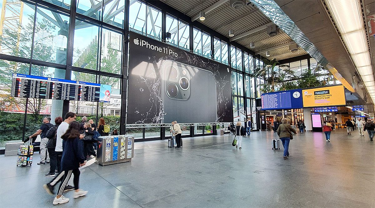 Une affiche géante pour l'Apple iPhone 11 Pro. Une affiche géante pour l'Apple iPhone 11 Pro.