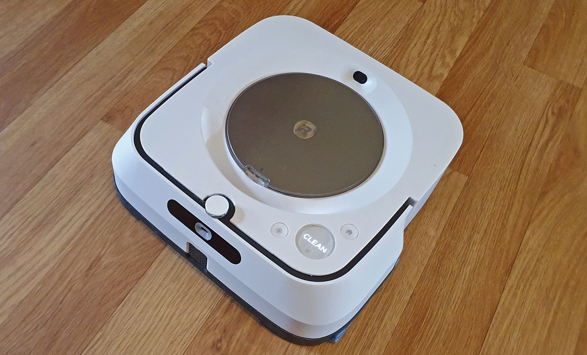 Le iRobot Braava Jet m6 est équipé d'une caméra et d'un jet. Le iRobot Braava Jet m6 est équipé d'une caméra et d'un jet.