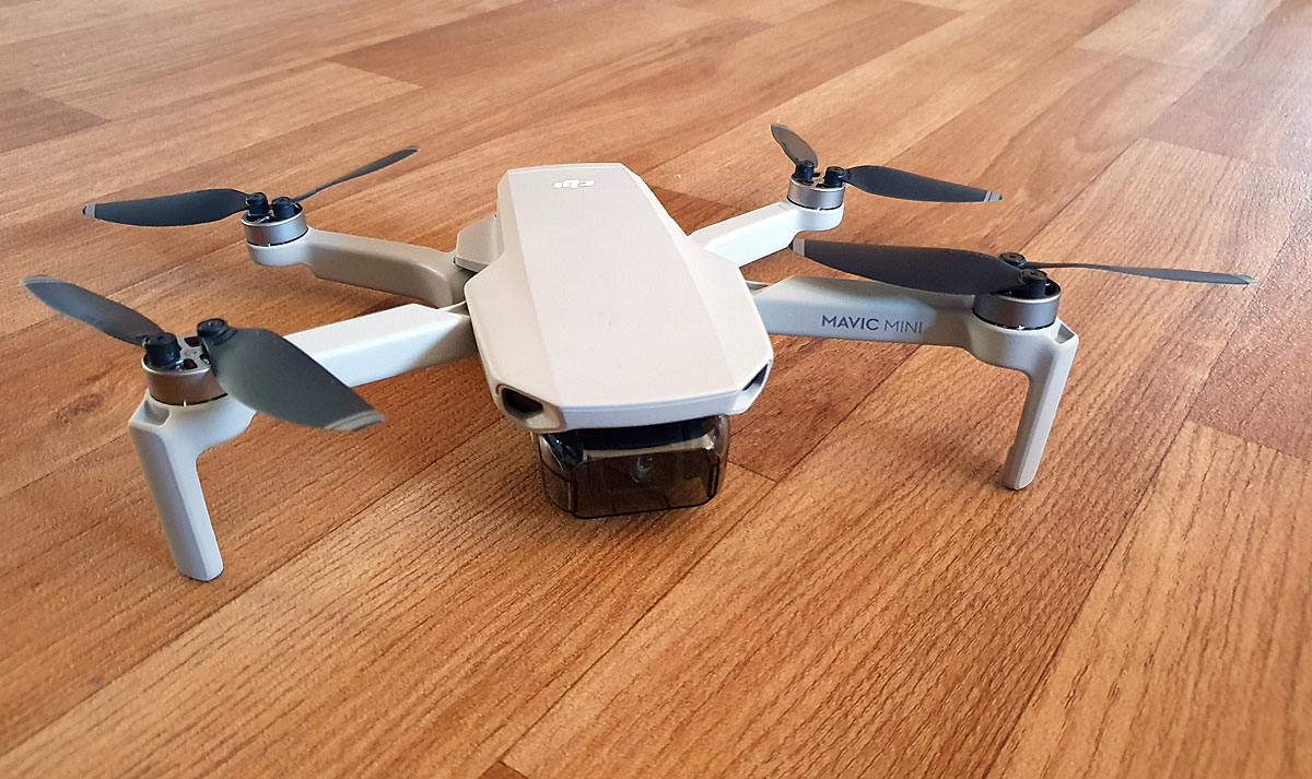 Le DJI Mavic Mini ne pèse que 249 grammes pour une dizaine de centimètres de côté Le DJI Mavic Mini ne pèse que 249 grammes pour une dizaine de centimètres de côté