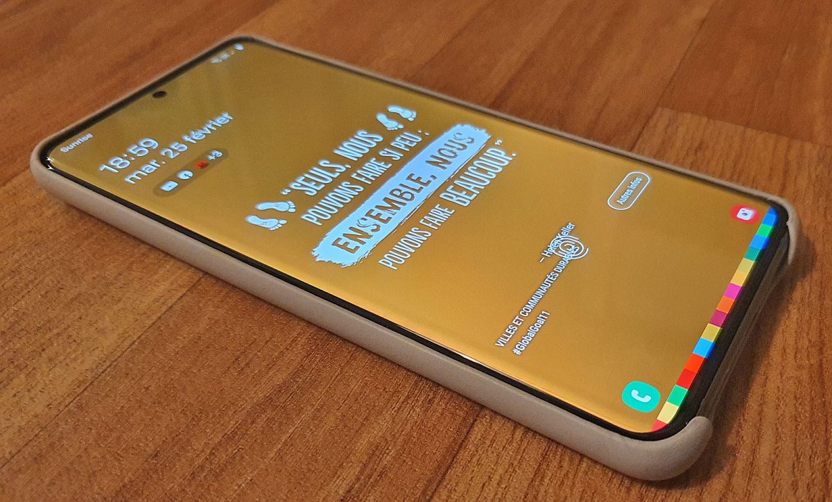 L'écran OLED de 6,9 pouces du Samsung Galaxy S20 Ultra 5G. L'écran OLED de 6,9 pouces du Samsung Galaxy S20 Ultra 5G.