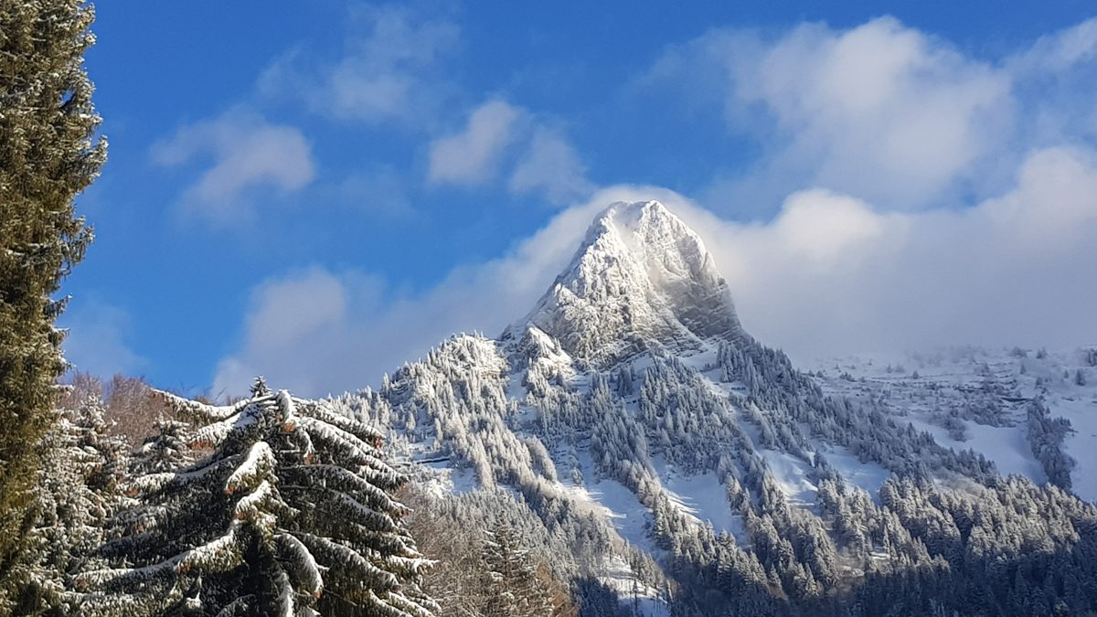 La Dent de Jaman au dessus de Montreux depuis Les Avants. La Dent de Jaman au dessus de Montreux depuis Les Avants.