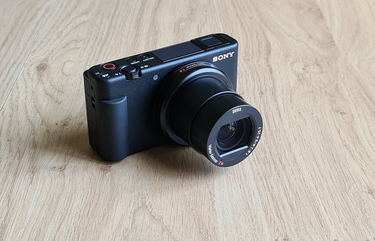 Le Sony Vlog ZV-1, taillé pour le vlogging. Le Sony Vlog ZV-1, taillé pour le vlogging.