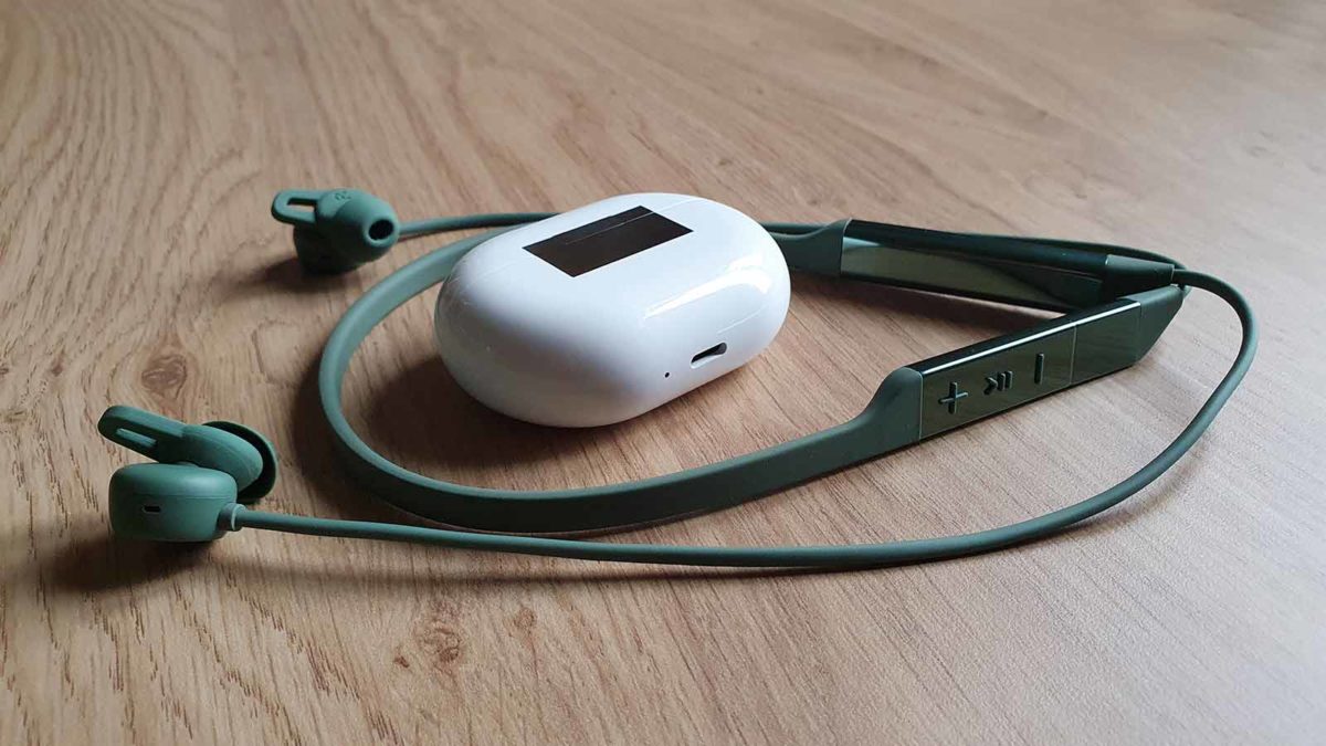 Les Huawei FreeLace Bro enlacent le boîtier des FreeBuds Pro. Les Huawei FreeLace Bro enlacent le boîtier des FreeBuds Pro.