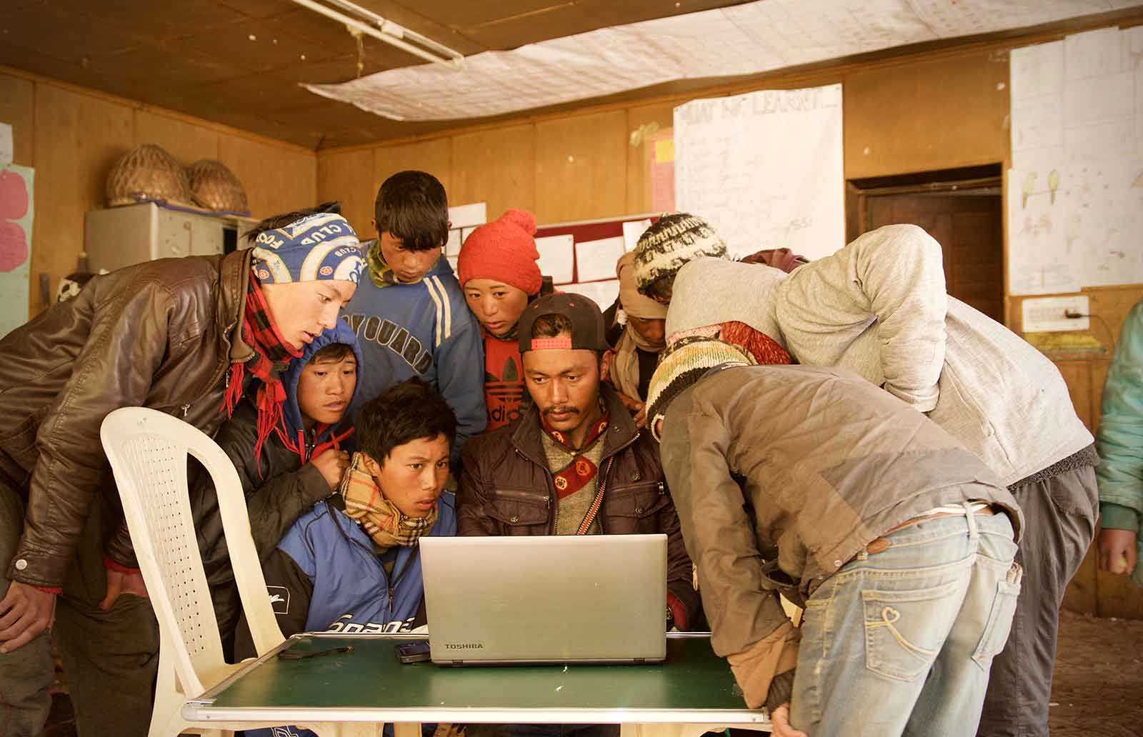 A la découverte de Wikipédia au Ladakh grâce à Kiwix. A la découverte de Wikipédia au Ladakh grâce à Kiwix.
