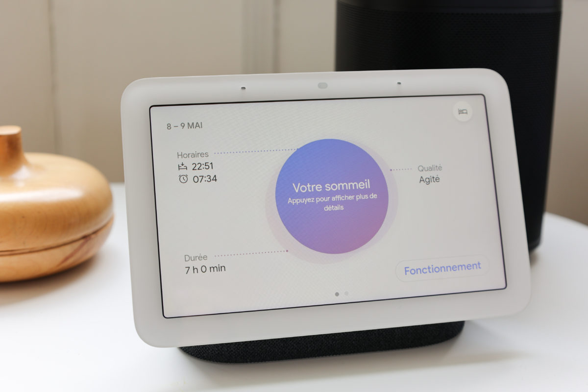 Le moderne Google Nest Hub 2. Son sommeil sur le Google Nest Hub 2.