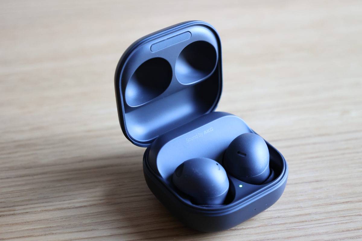 Les Samsung Galaxy Buds 2 Pro dans leur écrin.