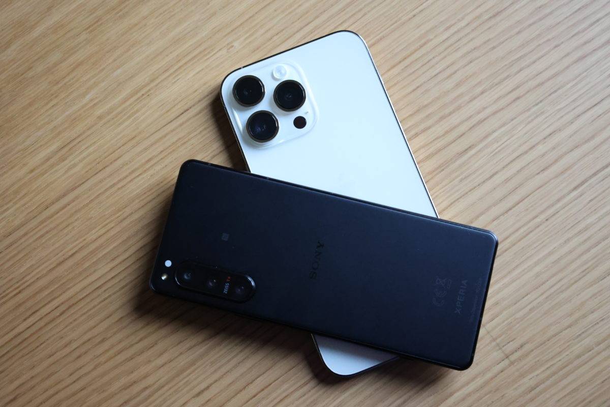 Apple iPhone 14 Pro Max vs Sony Xperia 5 IV.