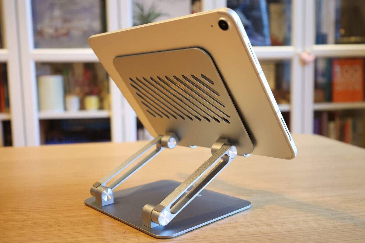 Le support pour tablettes Ugreen supporte un iPad.