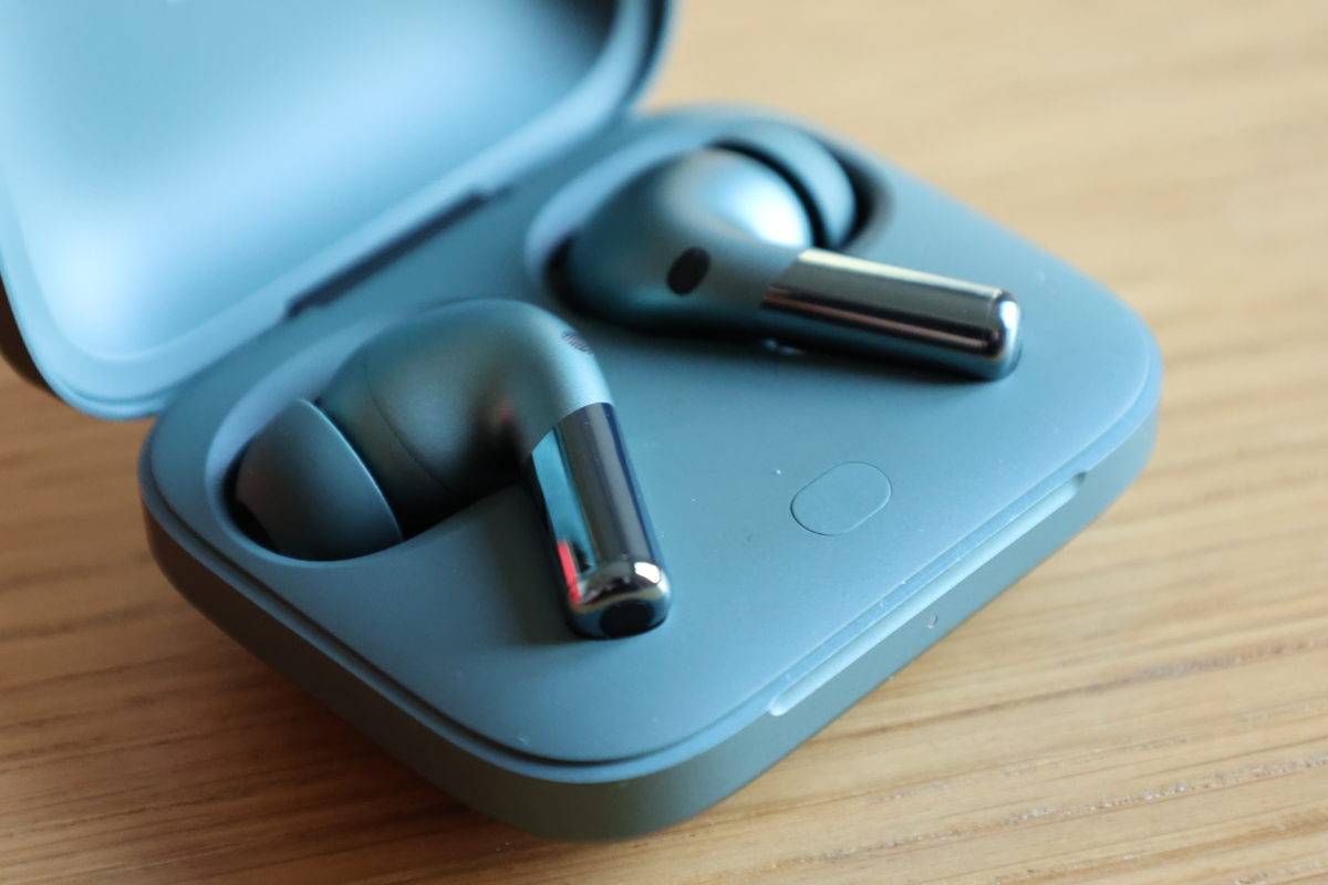 Les OnePlus Buds Pro 2 dans leur écrin. Les OnePlus Buds Pro 2 dans leur écrin.