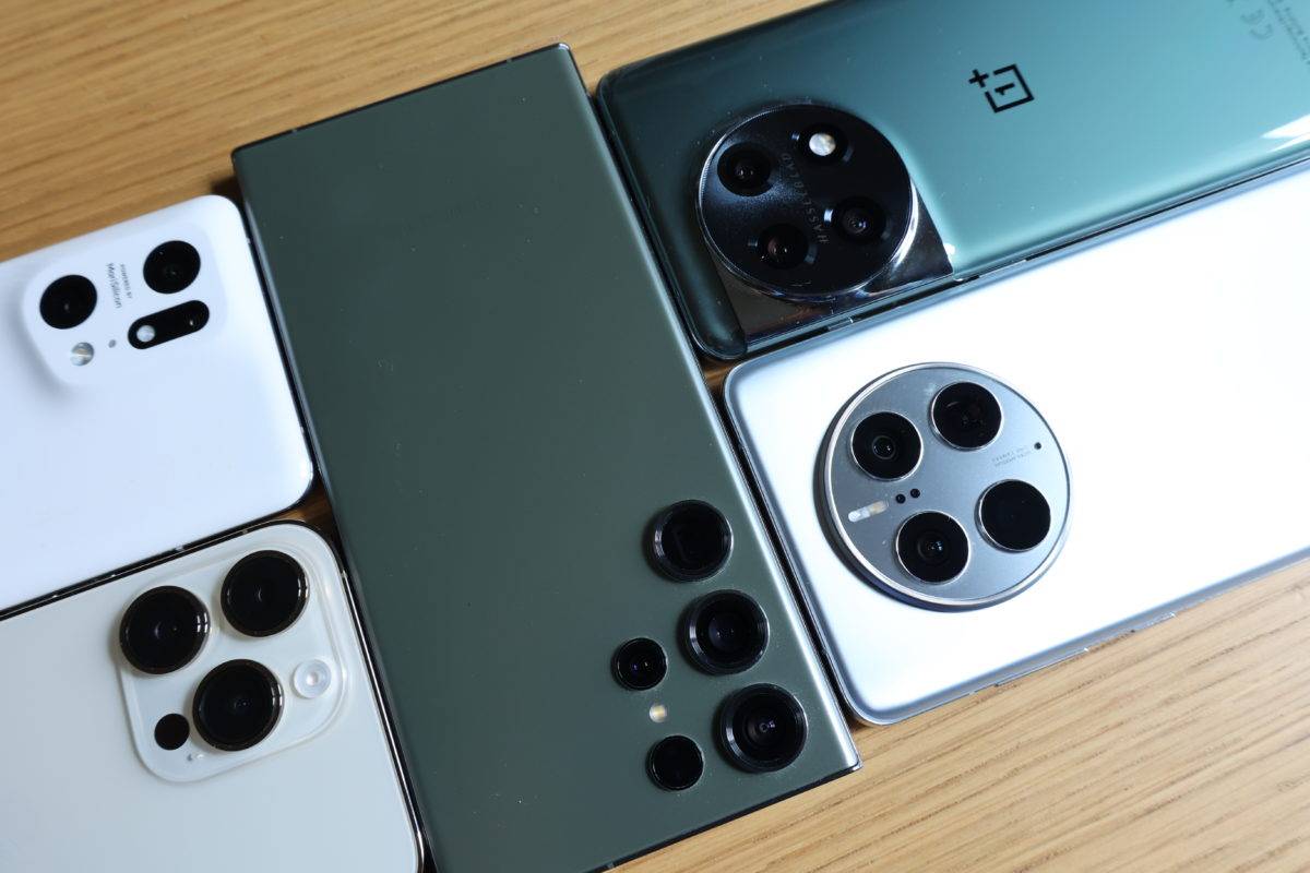 Galaxy S23 Ultra opposé aux autres fleurons.