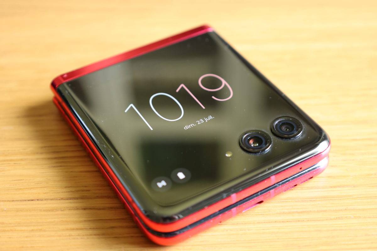 Le bel écran externe du Moto Razr 40 Ultra.