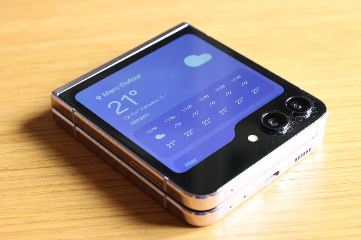 Le Samsung Galaxy Z Flip 5 est son bel écran AMOLED de 3,4 pouces. Le Samsung Galaxy Z Flip 5 est son bel écran AMOLED de 3,4 pouces.