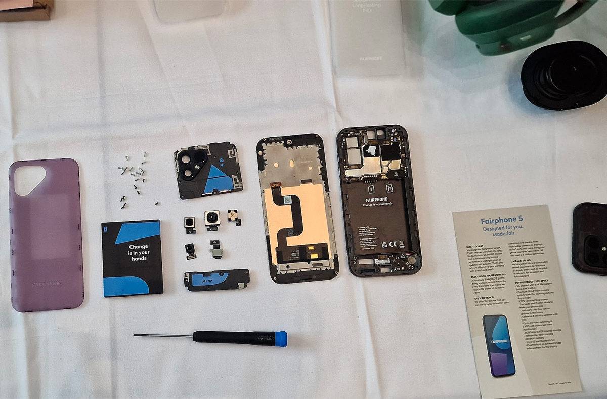 Le Fairphone 5 à l'IFA de Berlin.