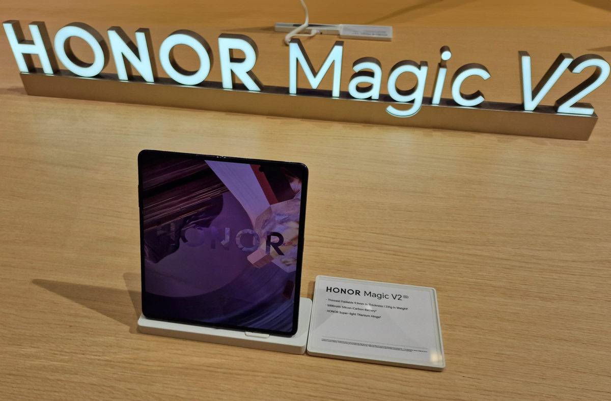 Le superbe Honor Magic V2 avec Photoshop AI. Le superbe Honor Magic V2 avec Photoshop AI.