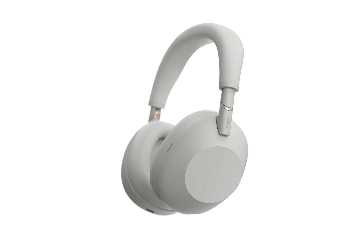 Sony WH-1000XM6.